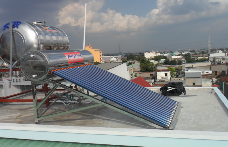 máy năng lượng mặt trời ruột nhựa chính hãng